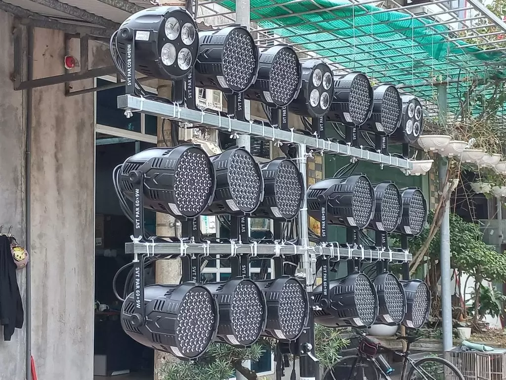Sử dụng chân đèn để đảm bảo an toàn và hiệu quả