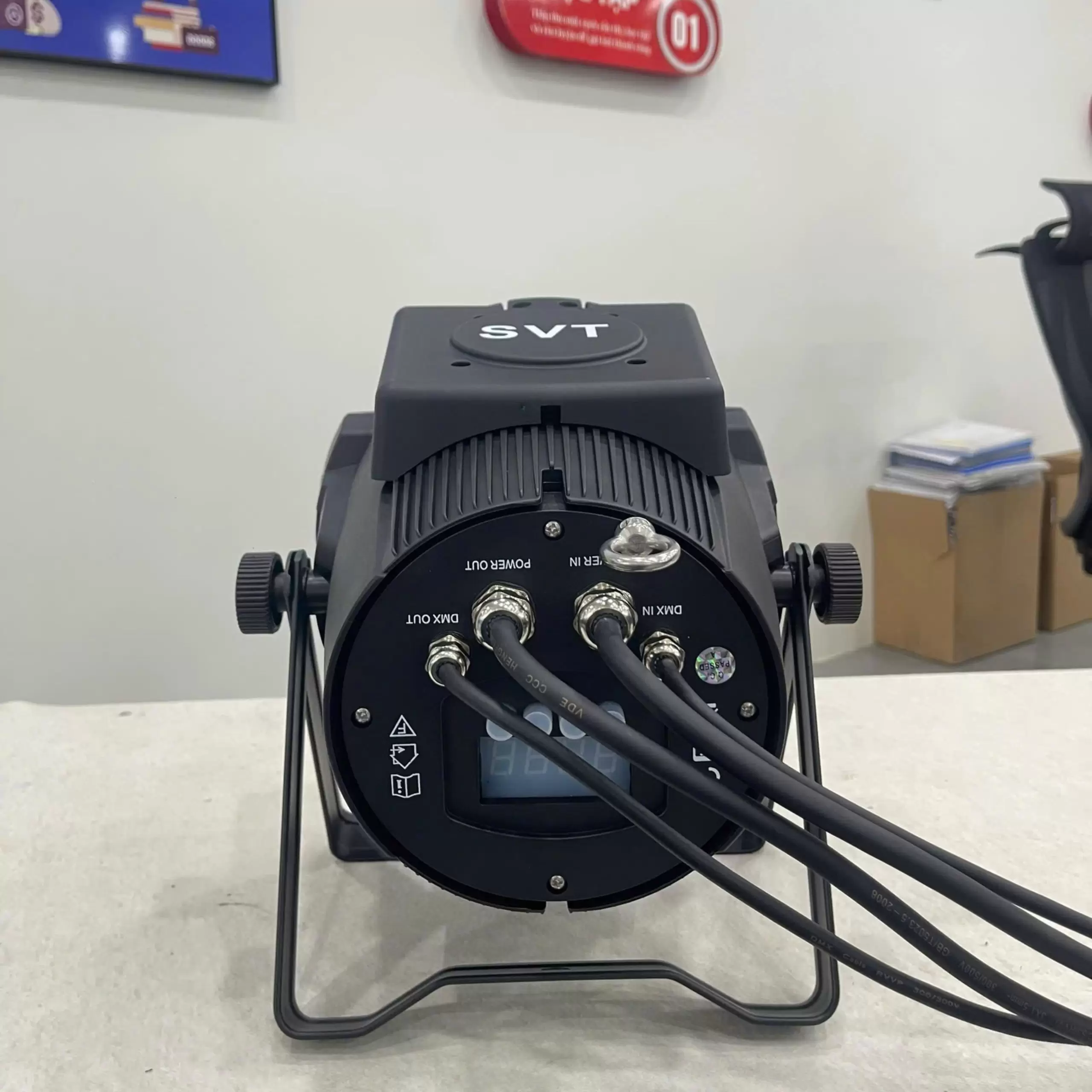 led-20x12w-titan-svt-chong-mua-bao-3